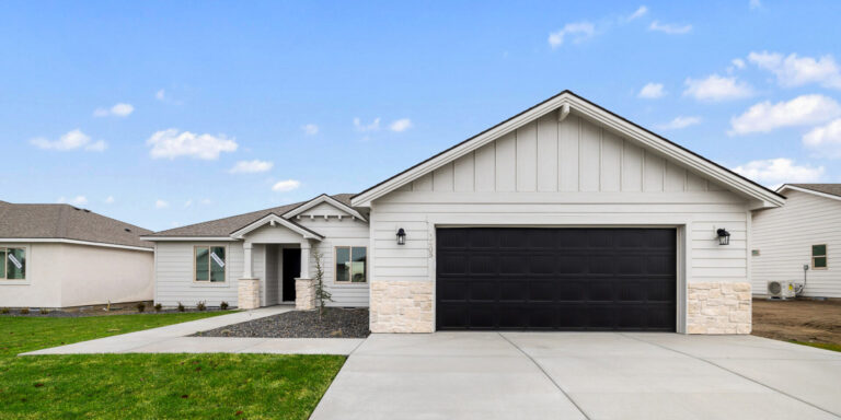 exterior image of 10405 Kokanee Dr in Pasco, Washington
