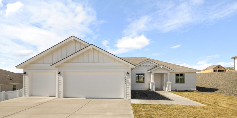 exterior image of 2946 S Osborne St, Kennewick, WA