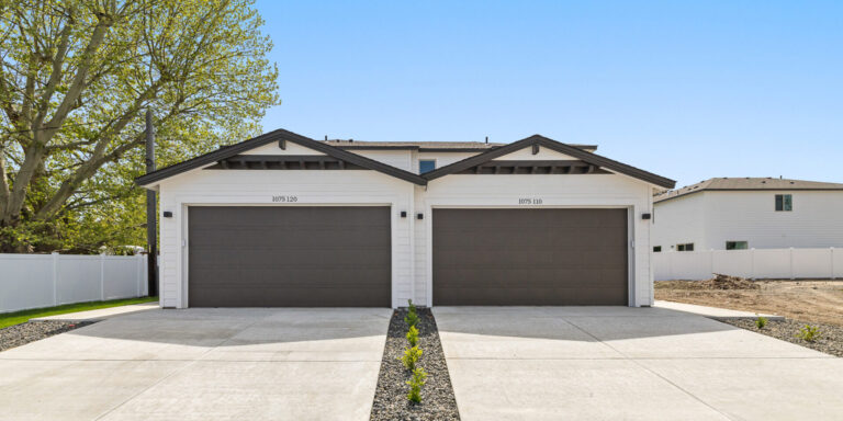 exterior image of 1075 s underwood pl in kennewick, wa