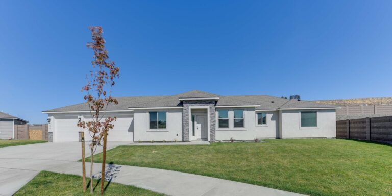 exterior view of floor plan 1972 by Pro Made Homes